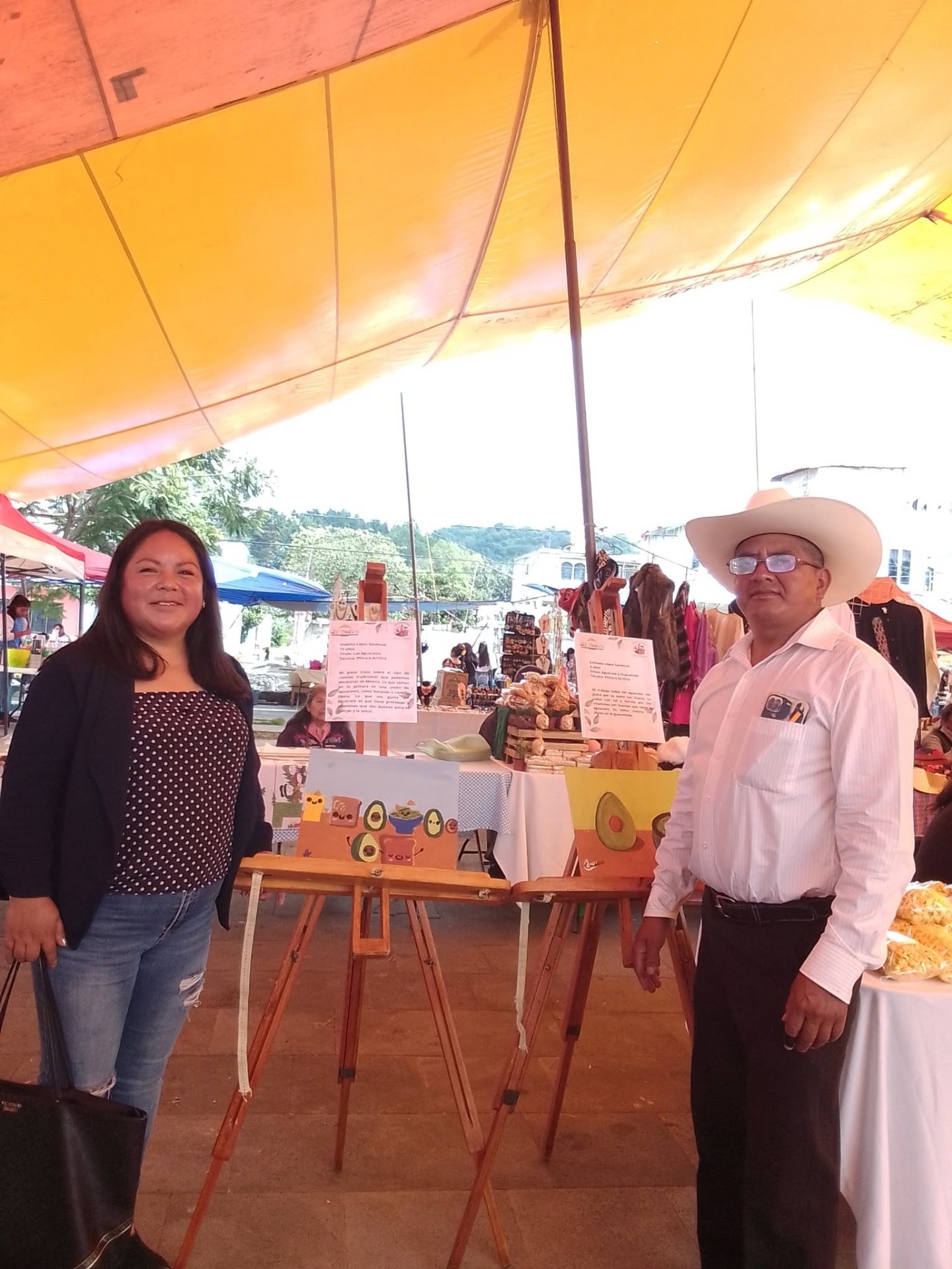 Primer Muestra de Pintura Sobe el Aguacate 